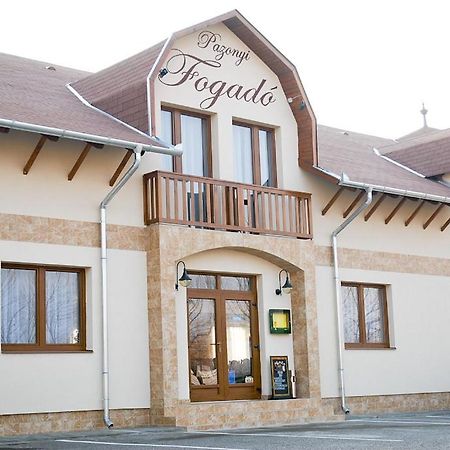 Pazonyi Fogado Es Etterem Hotel Nyirpazony Ngoại thất bức ảnh
