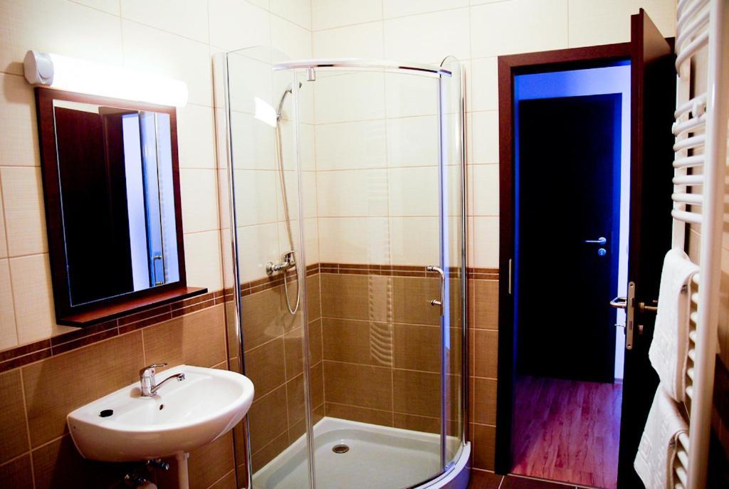 Pazonyi Fogado Es Etterem Hotel Nyirpazony Phòng bức ảnh