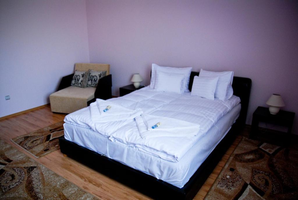Pazonyi Fogado Es Etterem Hotel Nyirpazony Phòng bức ảnh