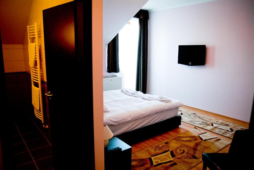 Pazonyi Fogado Es Etterem Hotel Nyirpazony Phòng bức ảnh